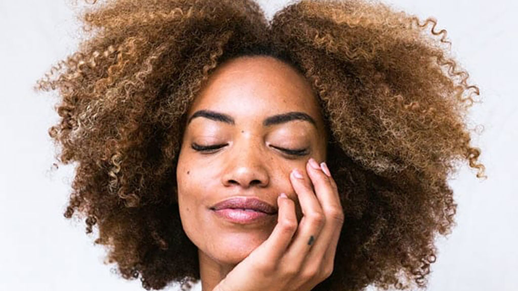 5 Signs Your Hair Is Dehydrated & How Moisture Miracle Can Fix It